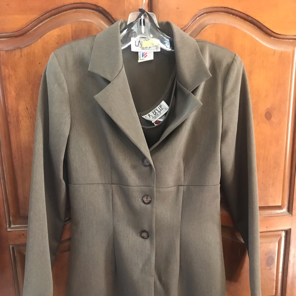Dress suit